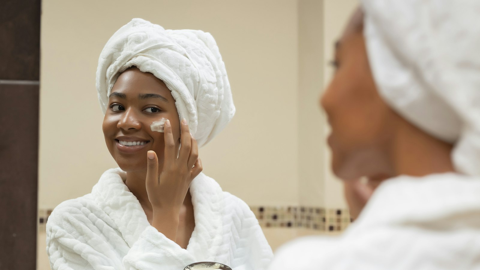 Anti-Aging Skincare Routine for Women Over 40: A Simple 5-Step Guide